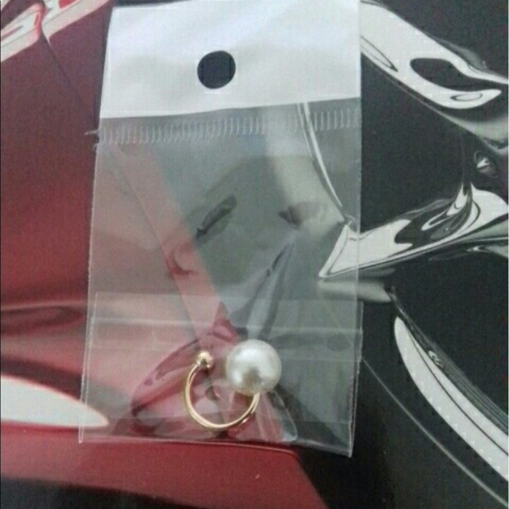 New Faux Pearl Ear Cuff- gold tone - Picture 4 of 4