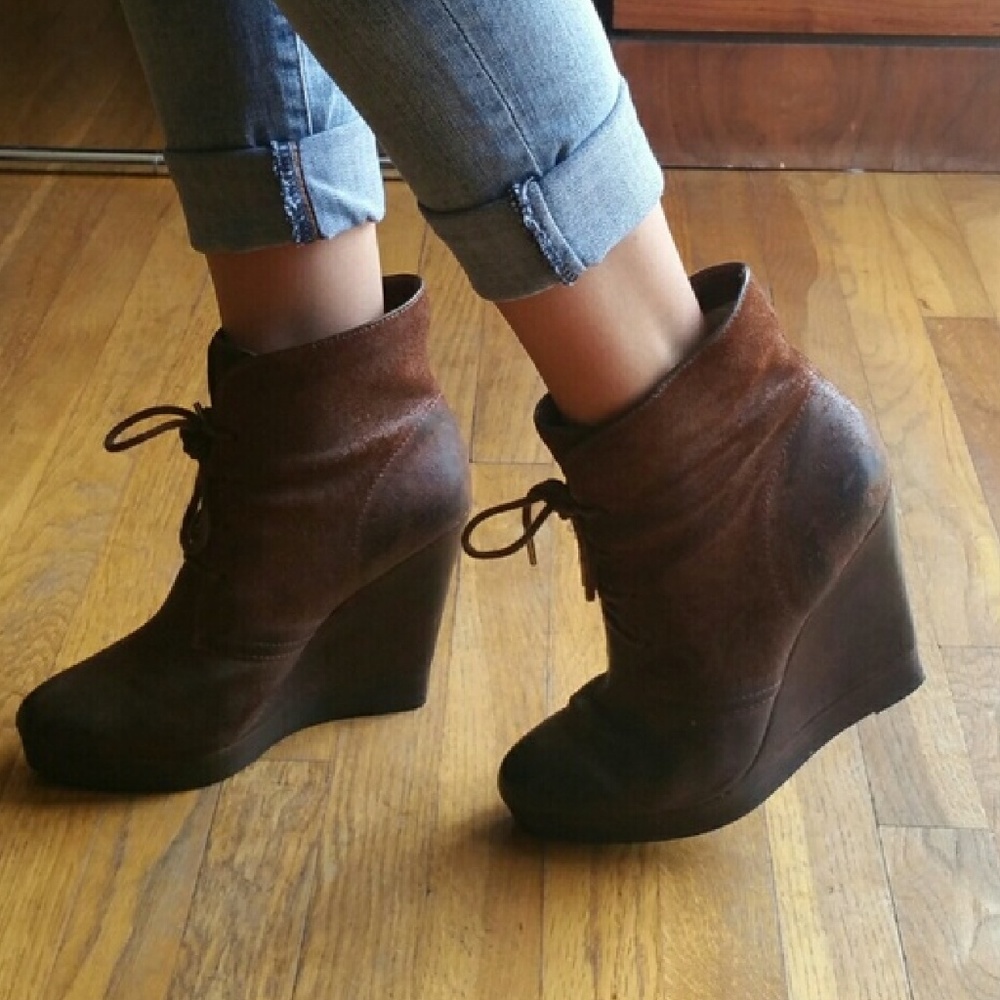 🍁🍂Michael Kors Distressed Wedges🍁🍂