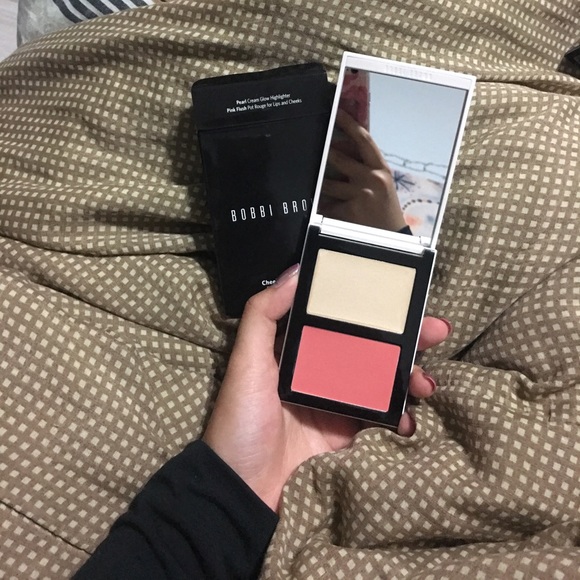 Bobbi brown highlighter and blush - Picture 2 of 2