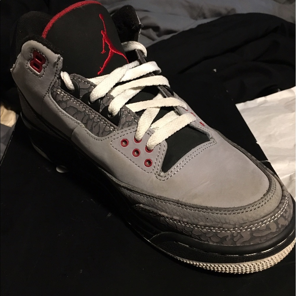 retro 3 Size 9. Never wore