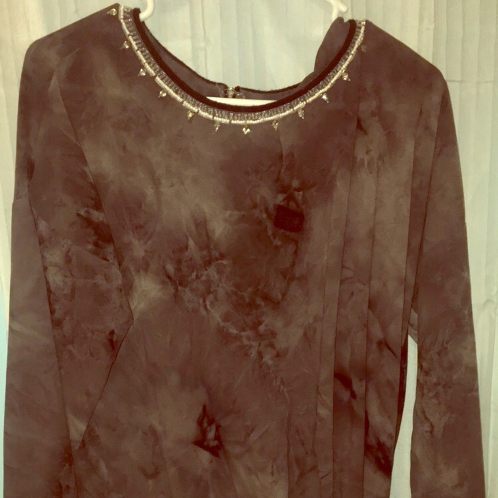 Smoke patterned jewel collared blouse