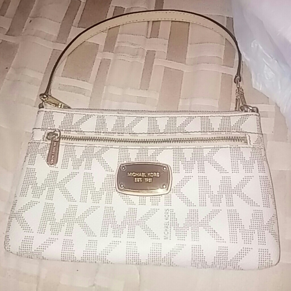 Micheal kors wristlet