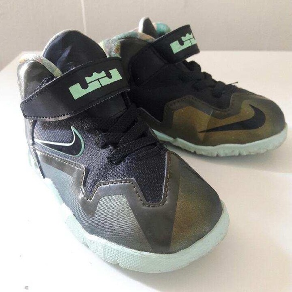 Toddler Nike LeBrons - Picture 2 of 5