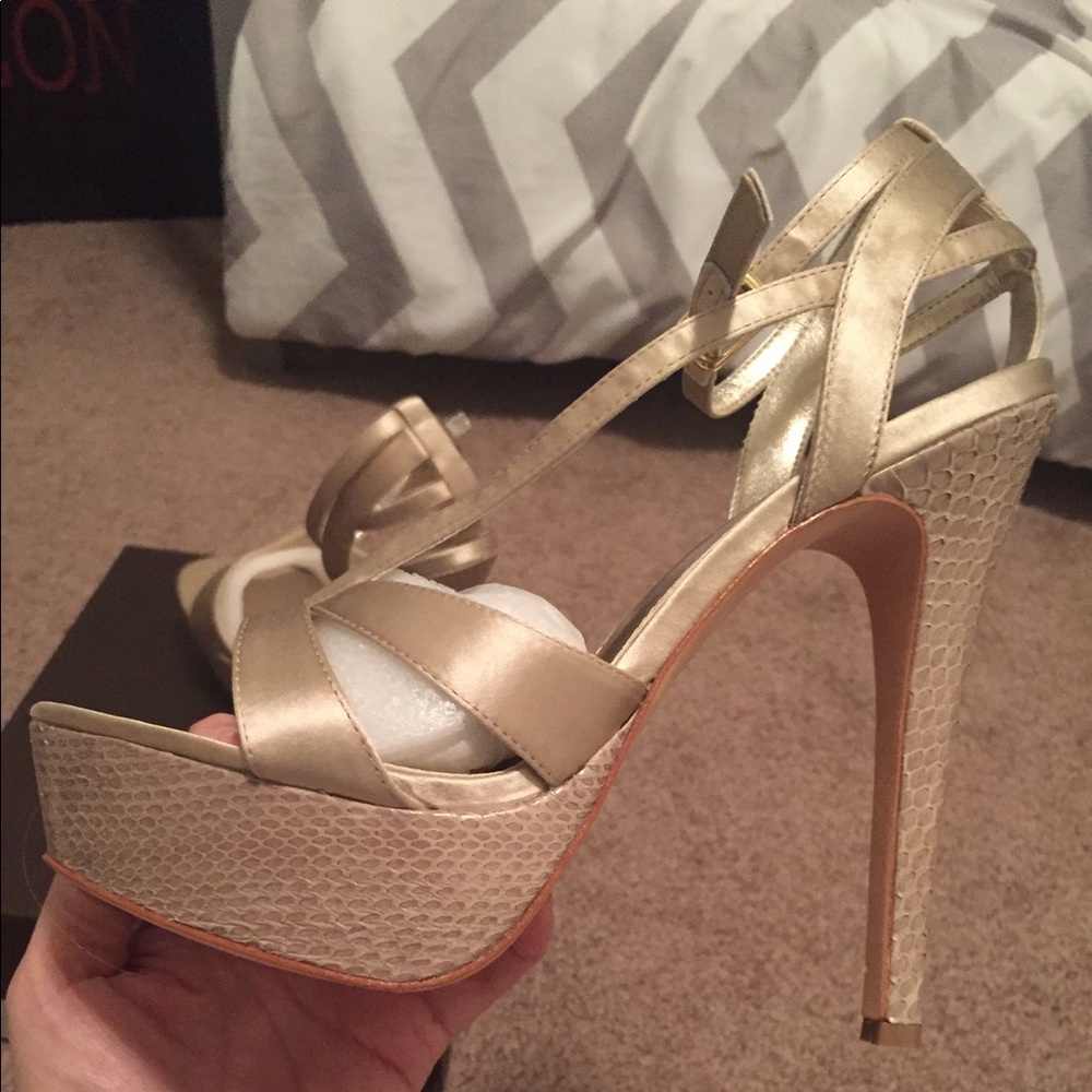 Bebe brand Rachel Sahara Desert Heels- Size 8