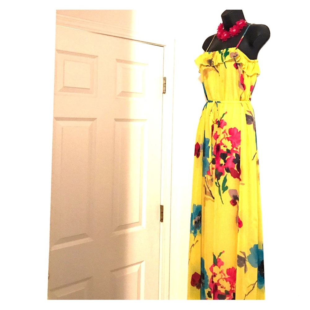 Old Navy Maxi Dress/ Floral Print.