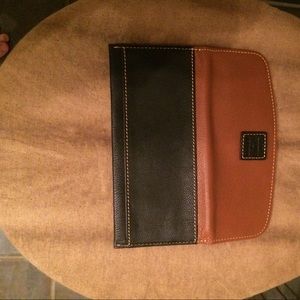 Pics of dooney and Burke wallet
