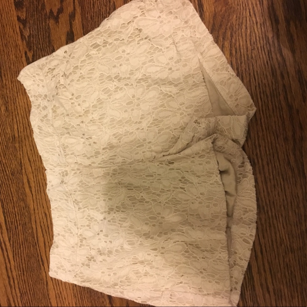 Cream floral lace shorts