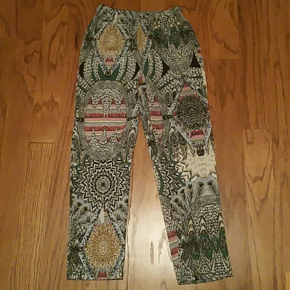 Relaxed fit wrinkle free crop pants in small.