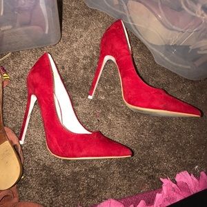 Red pumps! 5.5!