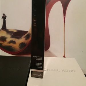 BECCA New Aqua Luminous Perfecting Concealer BEIGE