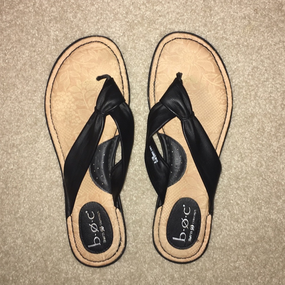 b.o.c. Black thong sandals NWOT size 8
