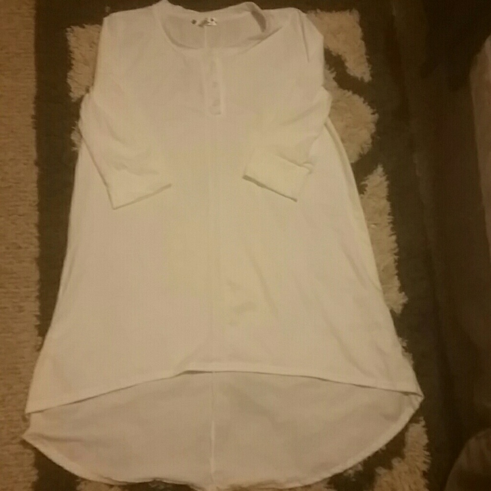 Liu Si Ran white hi low 3/4 shirt, NWOT