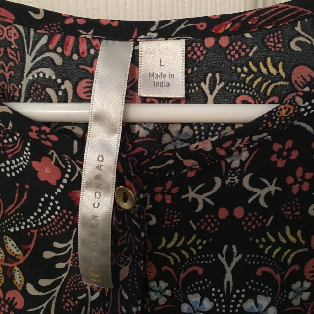 Lauren Conrad NWT bell sleeve floral blouse - Picture 3 of 3