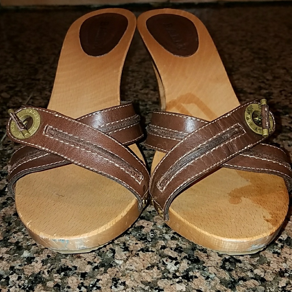 Shoes has a oil spill in left interior