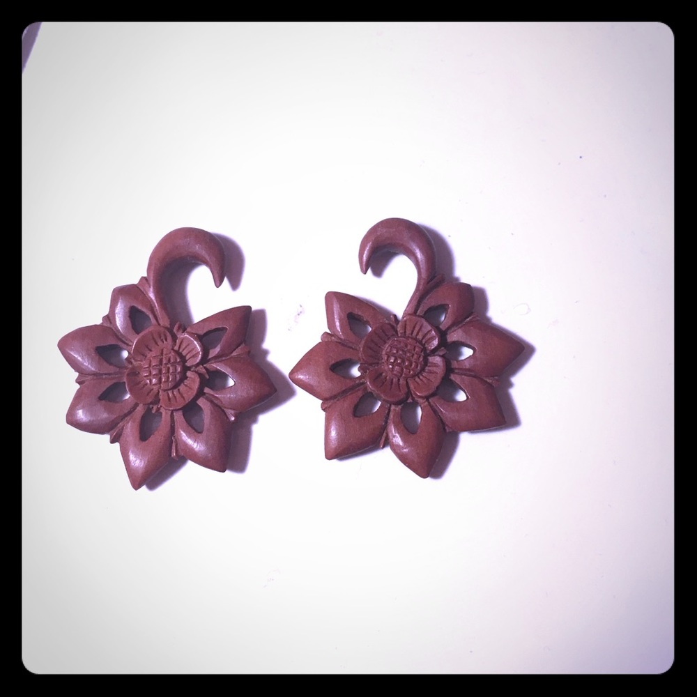 Flower hanging gauges