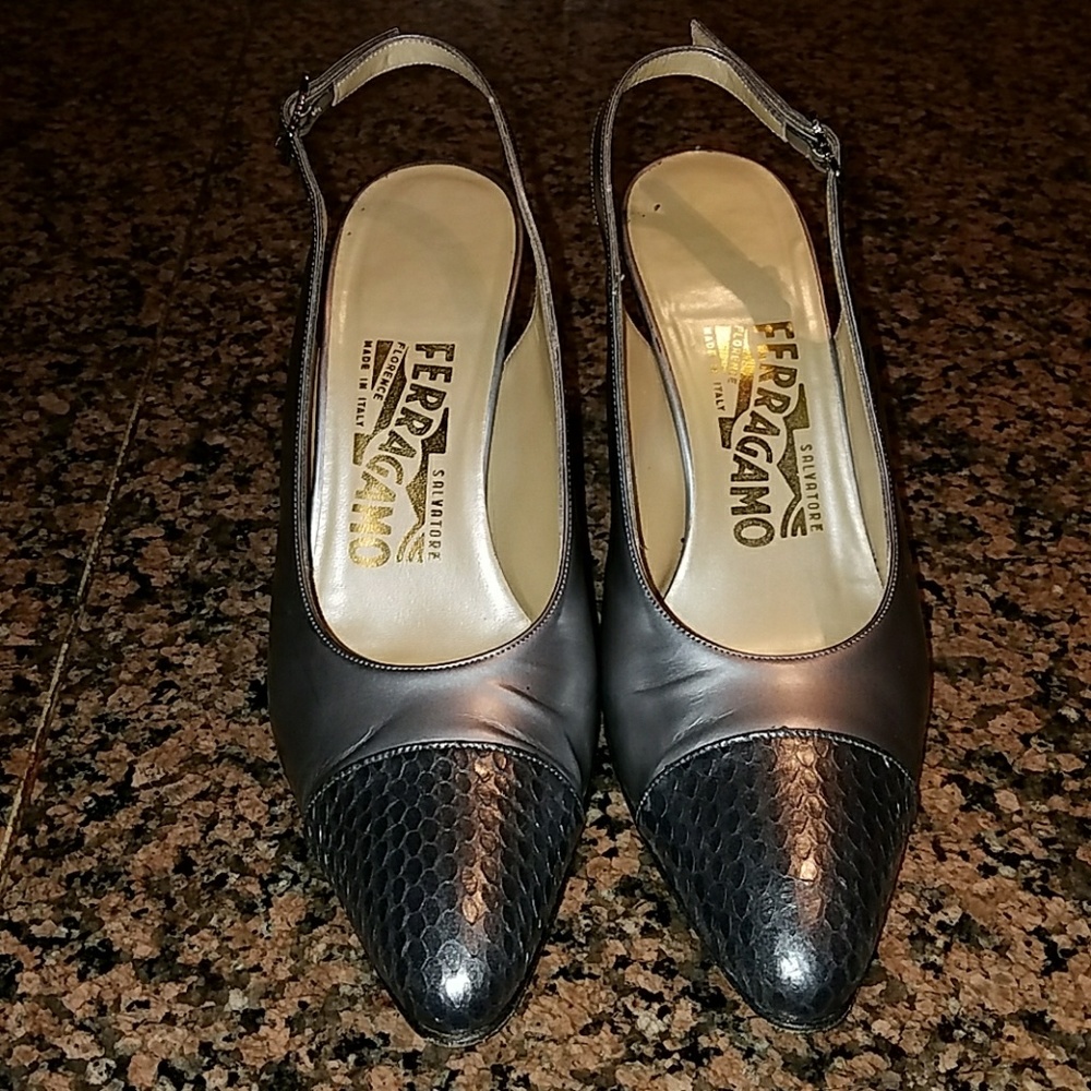Shoes slightly worn with beautiful snakeskin cap t