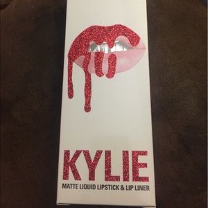 TRADE Kylie head over heels lipkit & kymajesty