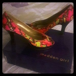 Madden girl peep toe pumps