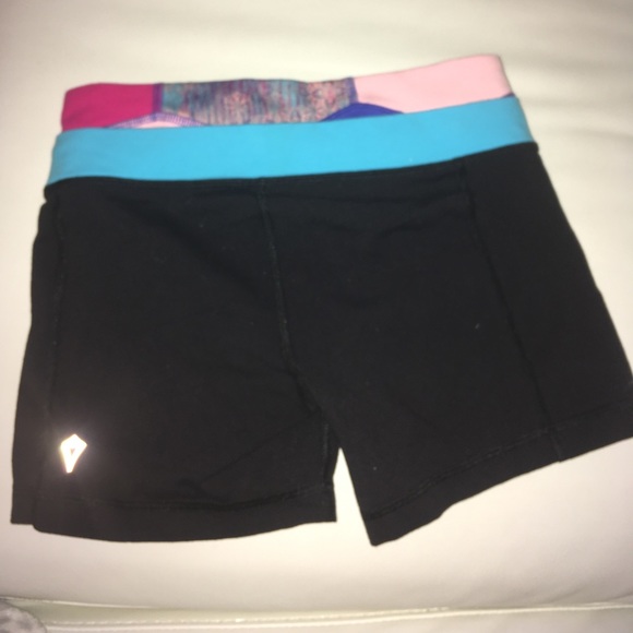 Ivivva cute girls shorts size 12 - Picture 2 of 4