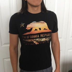 Black "California republic" tee