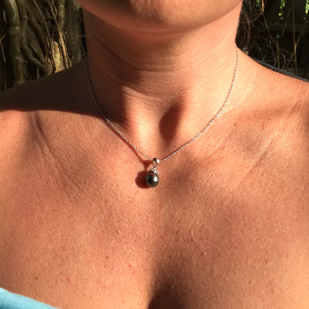 Tahitian black pearl necklace