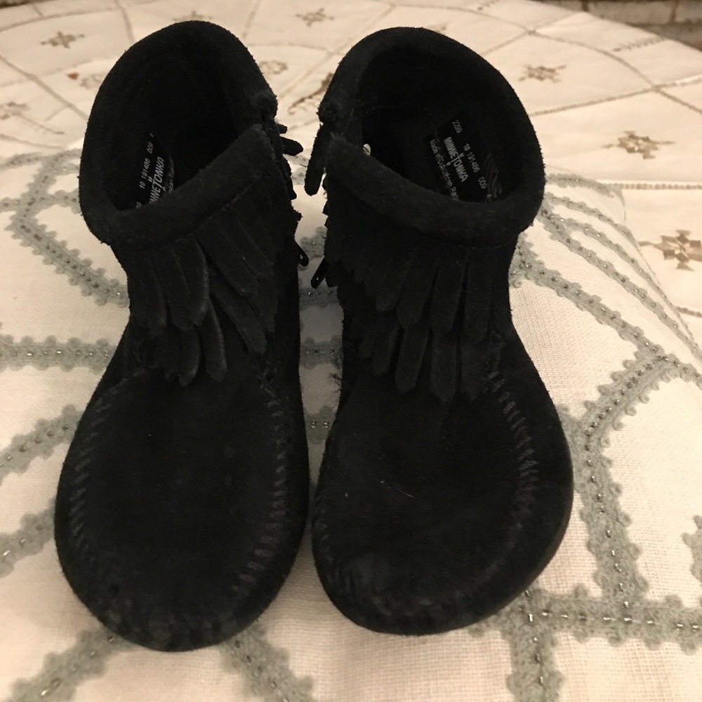 Black ankle Minnetonkas. 10T