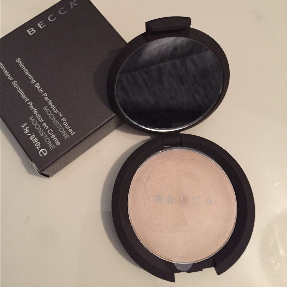 BECCA New MOONSTON Shimmering Skin Perfector pour