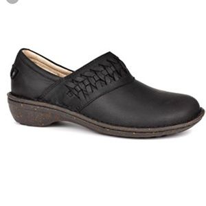 UGG Shoes size 7 black EU 38 w/ shearling.