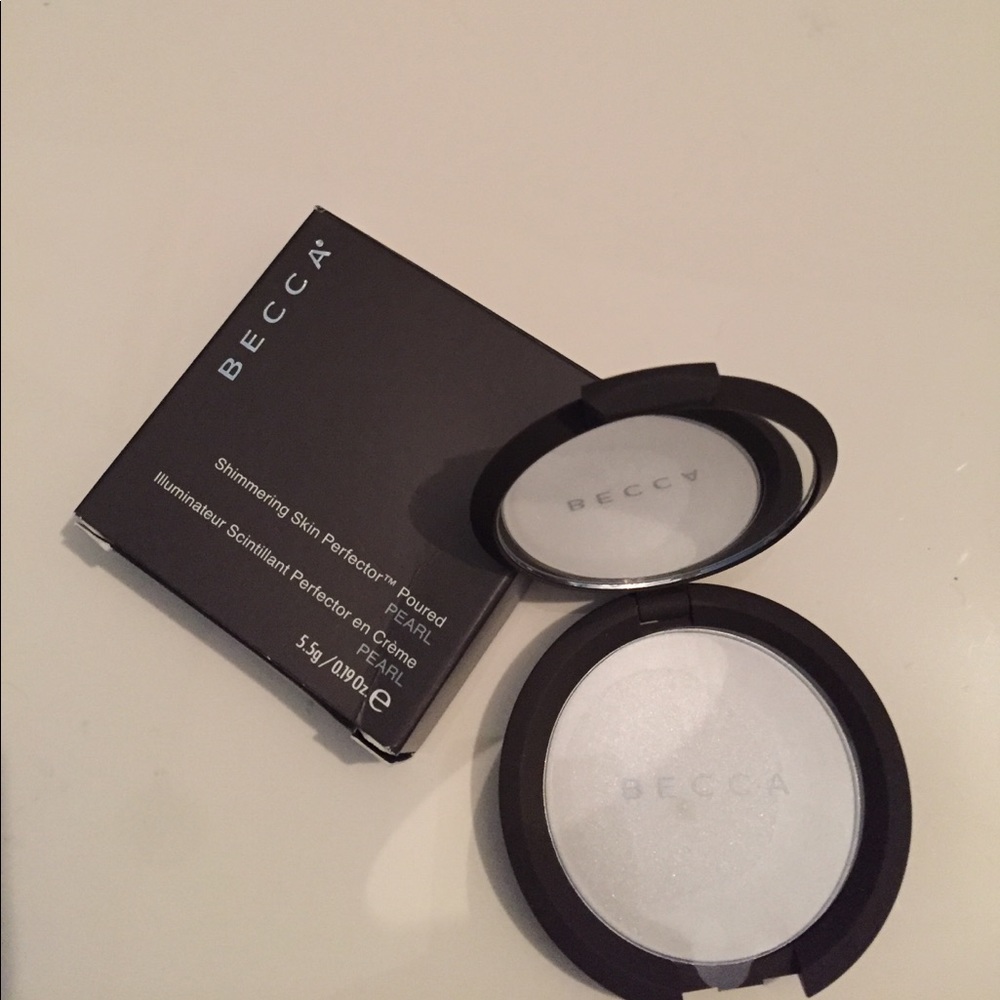 BECCA New PEARL Shimmering Skin Perfector poured