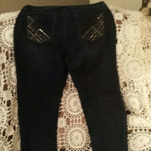 Jeans with embellished back pockets