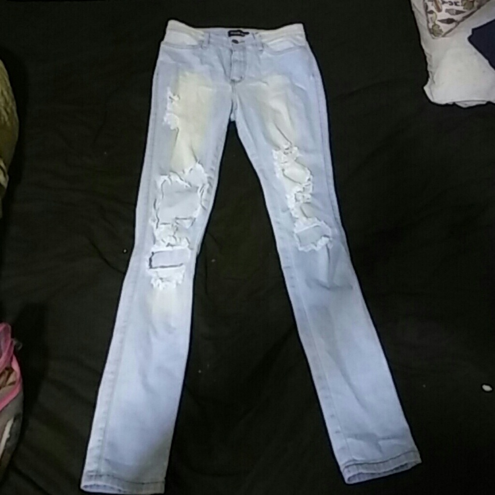 BRAND NEW FASHION NOVA DISTRESSED JEANS