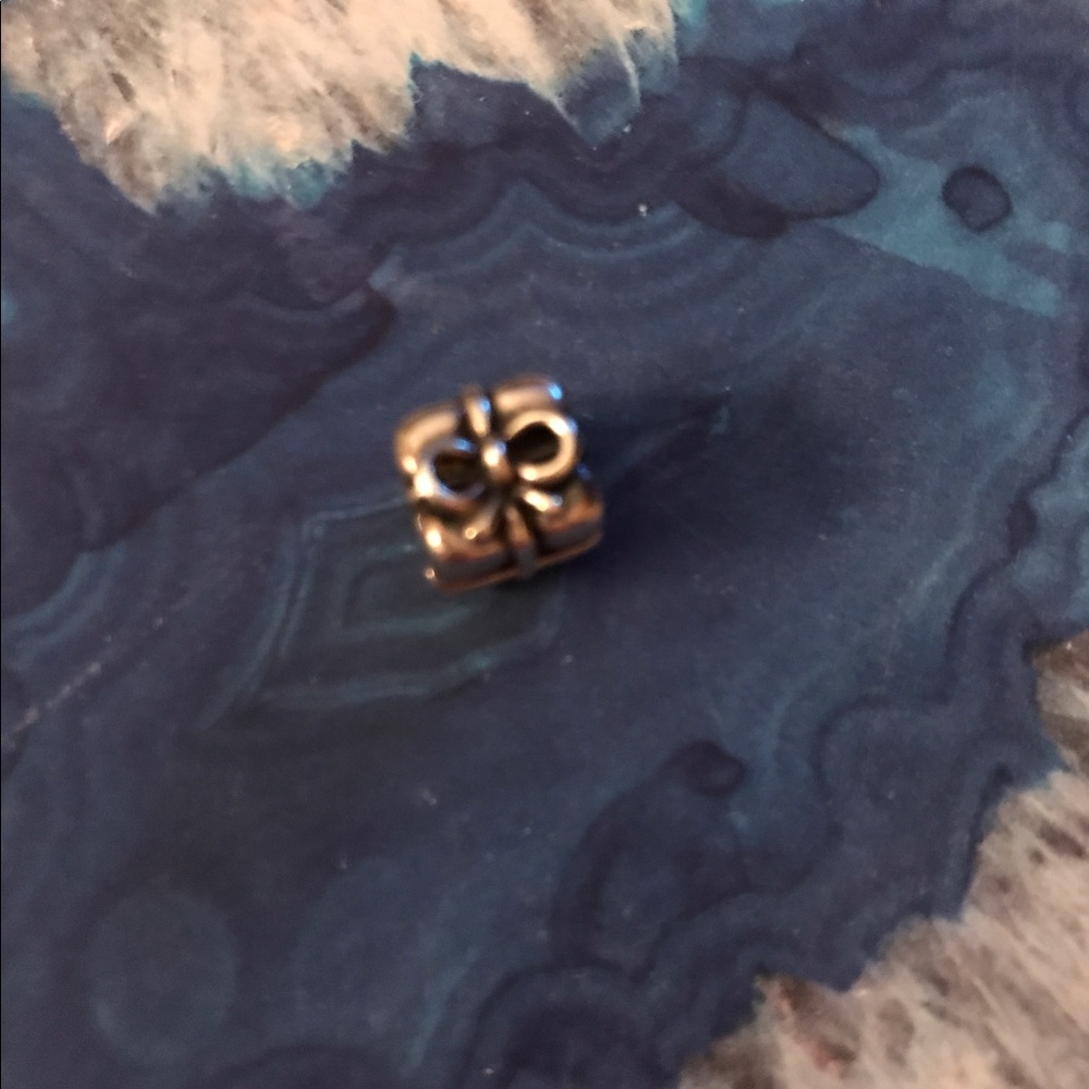 Pandora Present