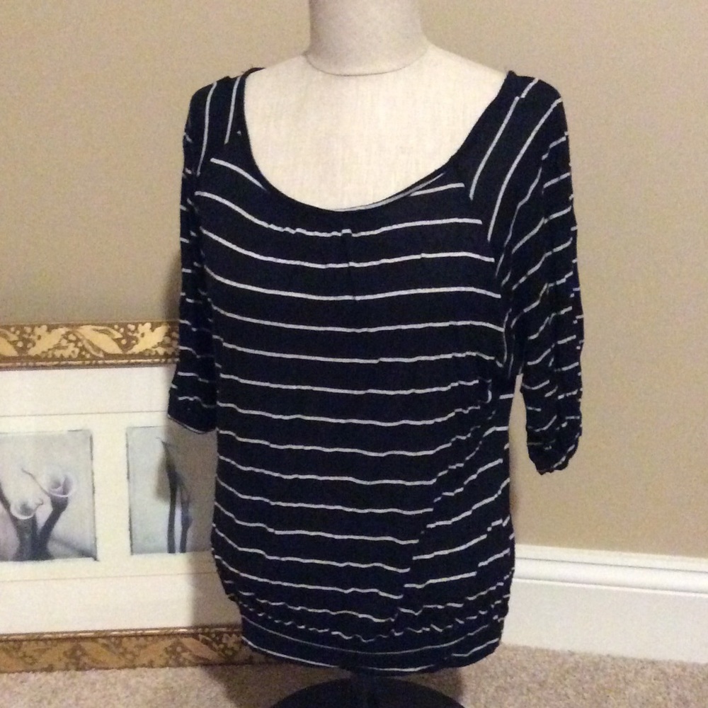 3/4 LENGTH SLEEVE BLACK AND WHITE STRIPED TOP