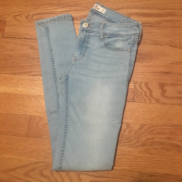 Hollister light blue wash jeans - Picture 2 of 6