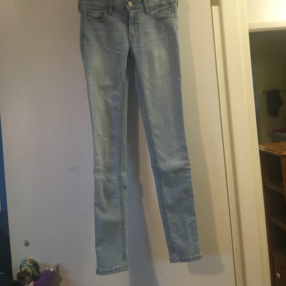 Hollister light blue wash jeans - Picture 3 of 6