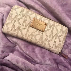 Michael Kors wallet 💝