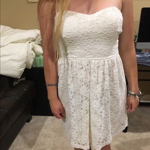 Cute white dress!