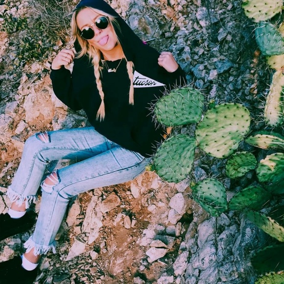 27 BNWT Carmar distressed ankle jeans - Picture 2 of 7