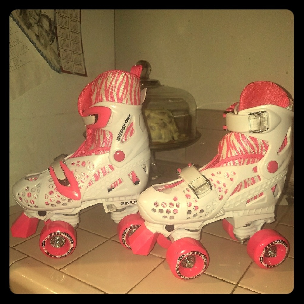 Girl Skates - Picture 1 of 2