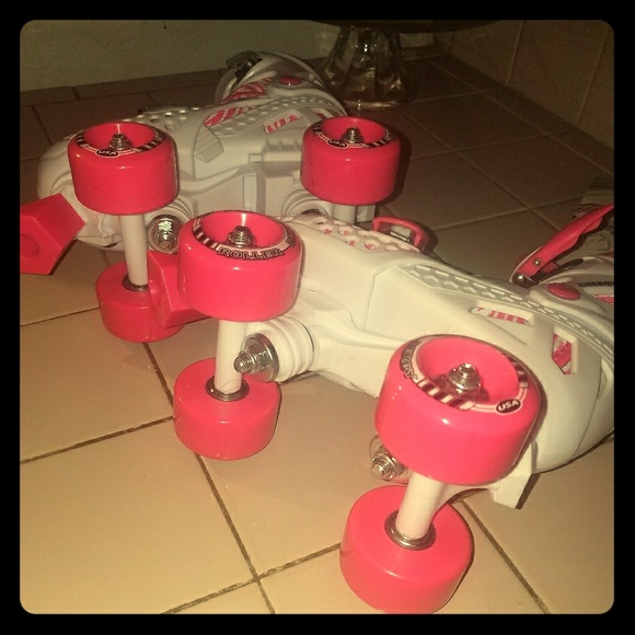 Girl Skates - Picture 2 of 2