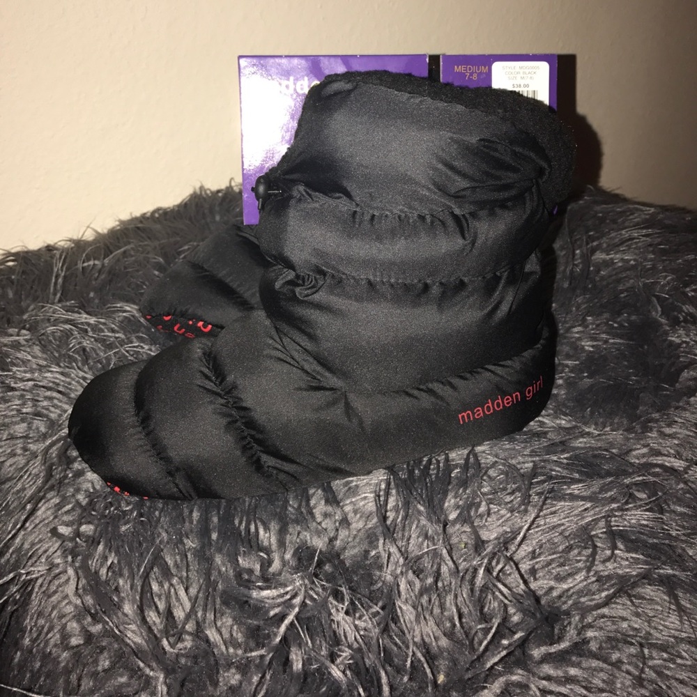 Steve Madden Puffer Slippers size 7-8