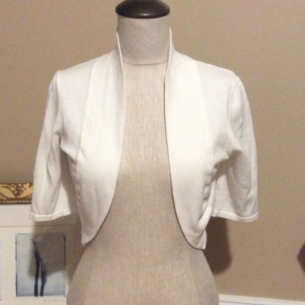 3/4 SLEEVE WHITE CARDIGAN