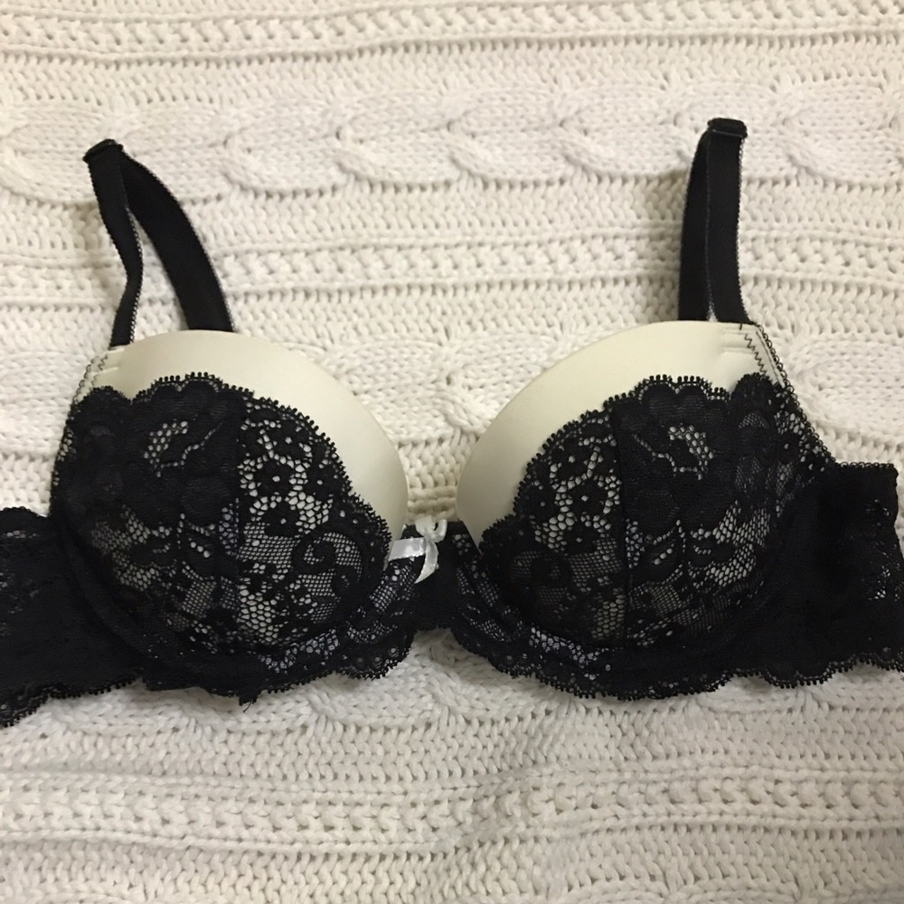 Victoria's Secret ivory and black lace bra