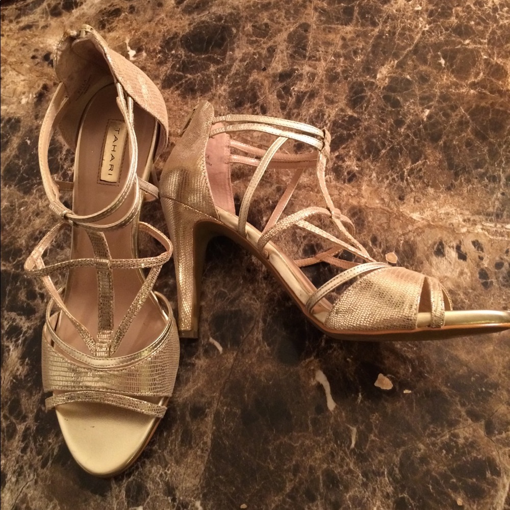Stunning 🌟Gold party shoes by Tahari- sz 8.5 M
