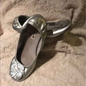 Adorable silver flats