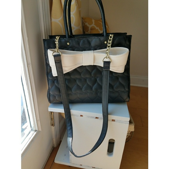 Betsey Johnson Large Bow Tie Tote - Picture 6 of 8