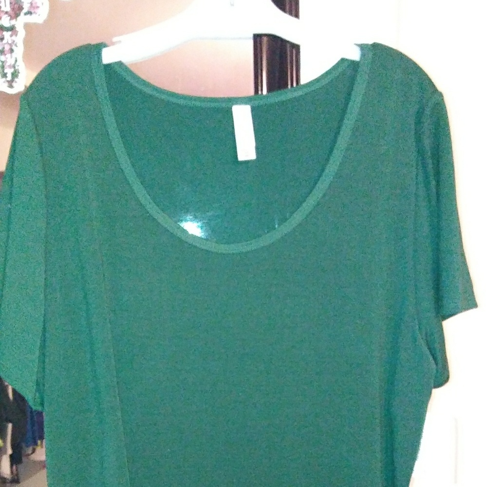 Lularoe "Classic Tee" NEW WITH TAGS