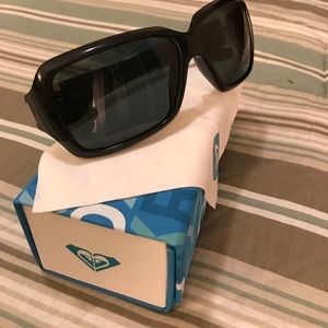 Roxy Polarized Sunglasses- Black