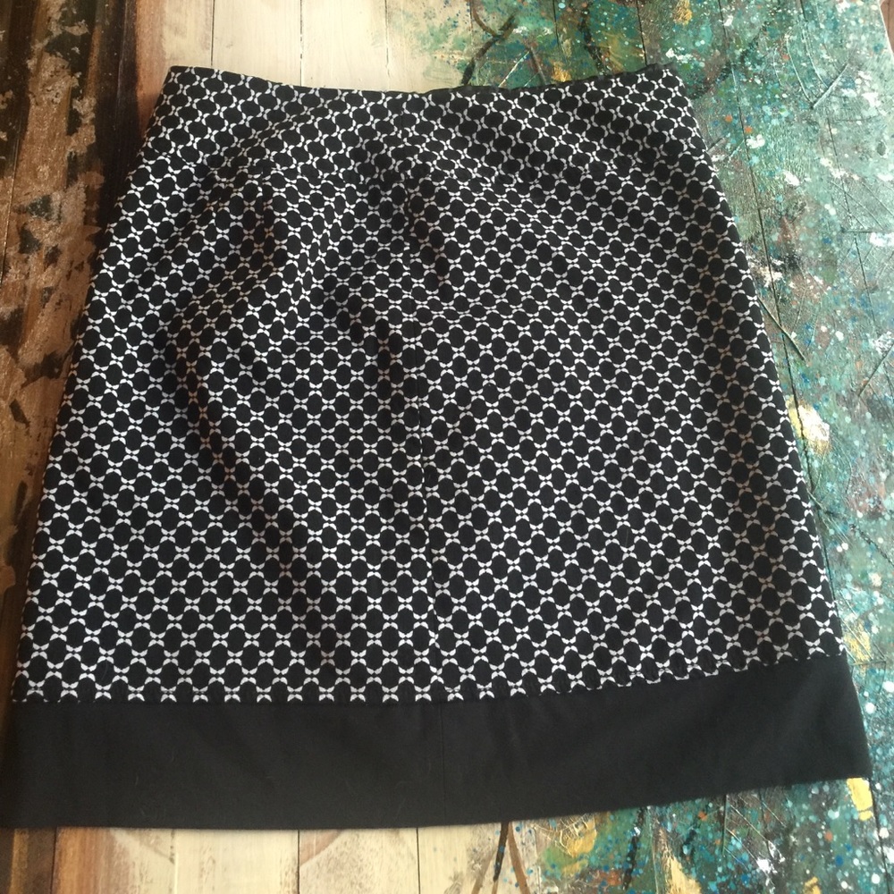 Pencil Skirt by Anne taylor lined. Black and white