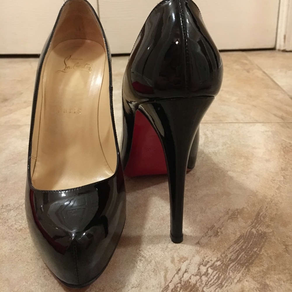 Christian Louboutin
Rolando Hidden-Platform Pump
